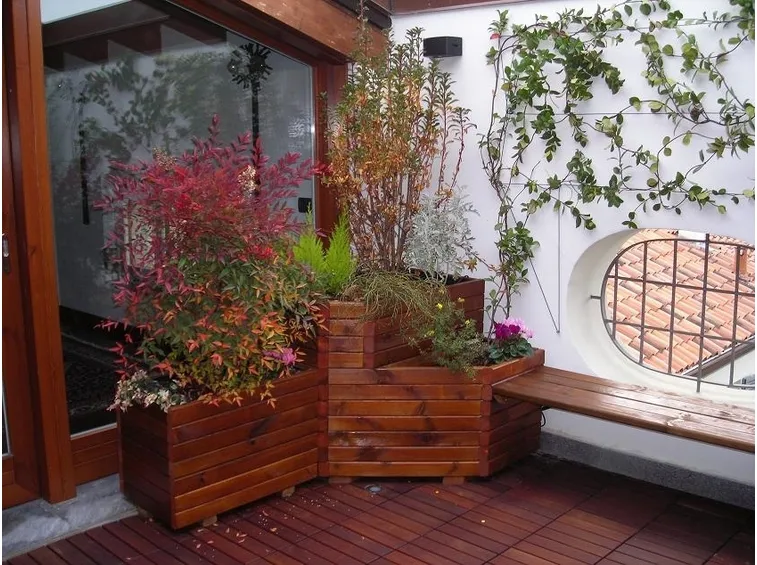 fioriera in legno per terrazzo chiuso