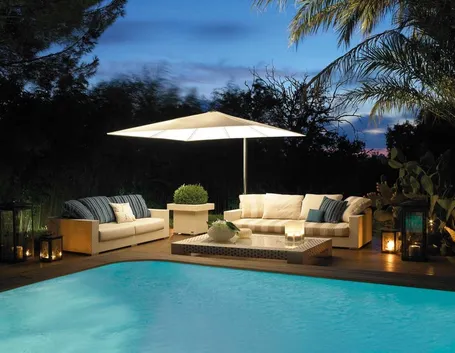 Giardino con piscina