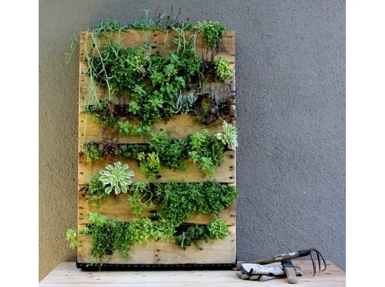 Fioriera realizzata con pallet