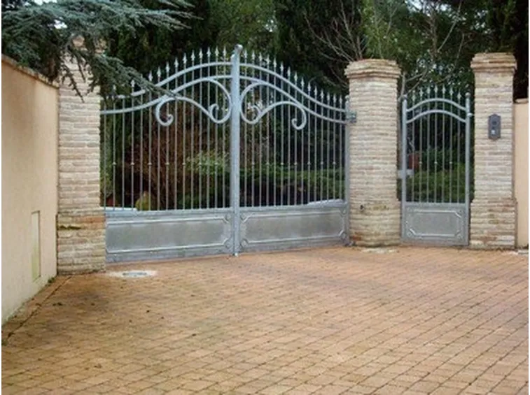 cancello elegante in ferro