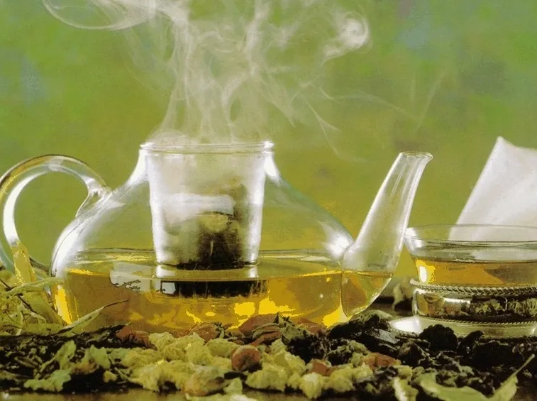 Bere un infuso di tiglio prima di coricarsi aiuta a combattere l'insonnia