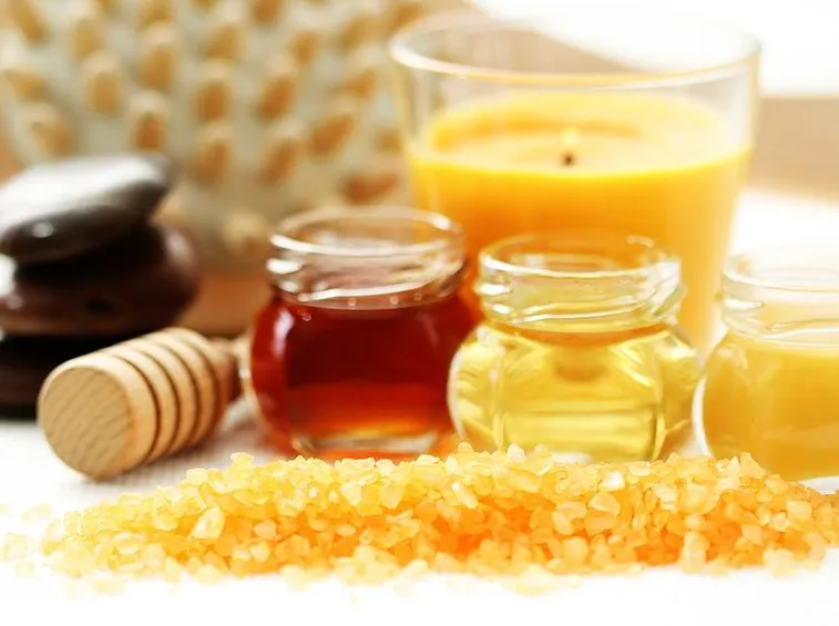 Il miele come ingrediente di una maschera contro l'acne