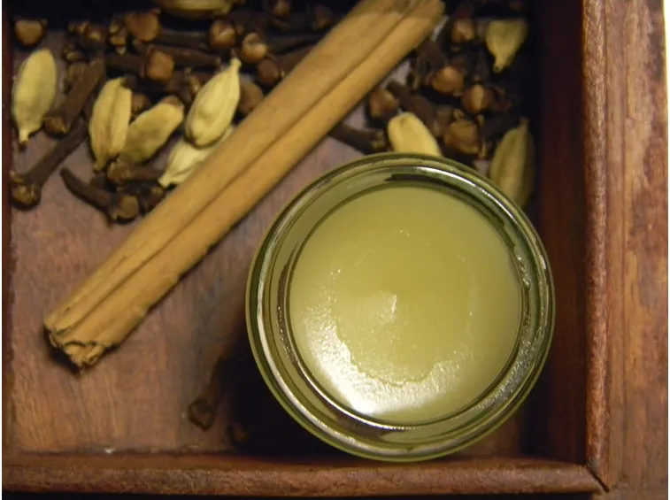 unguento di olio essenziale