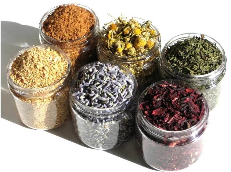 Erbe officinali essiccate