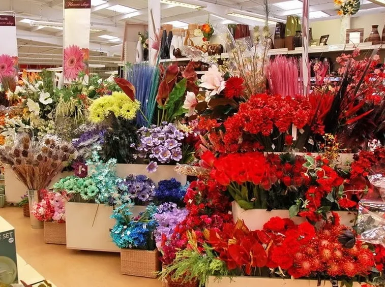 Vasta scelta di fiori finti per composizioni