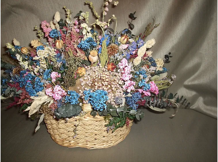 il cestino delle feste con fiori artificiali