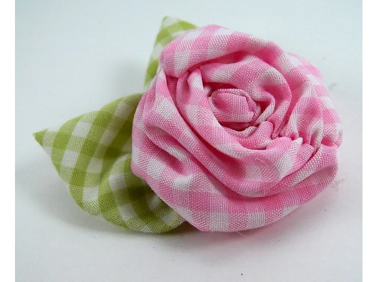Fiore di stoffa colorata