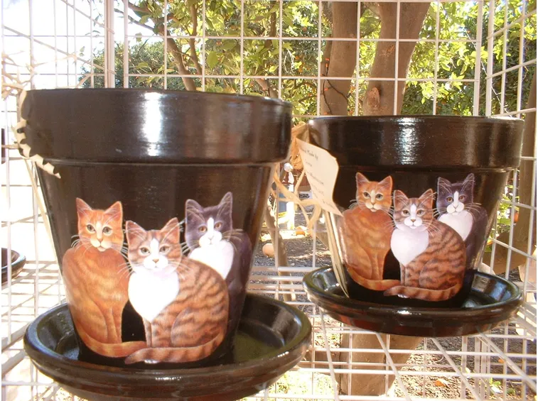 vasi decorati con dei gattini