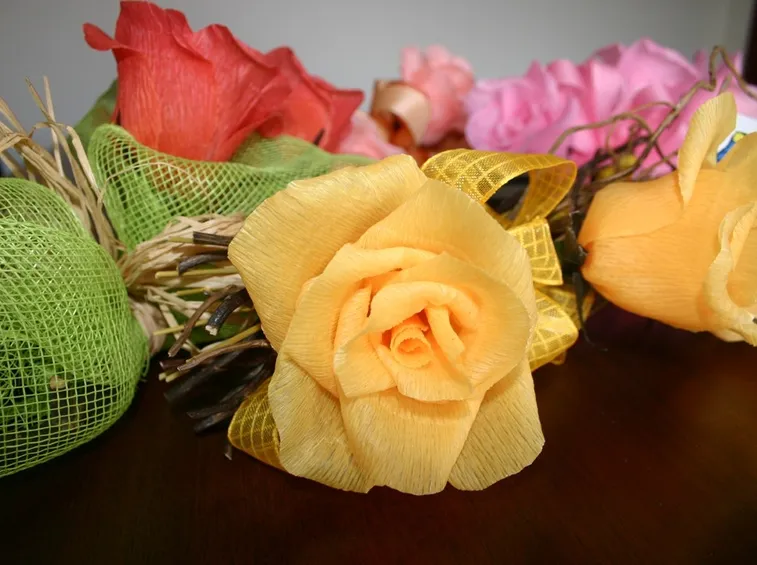 Come fare fiori di carta materiali