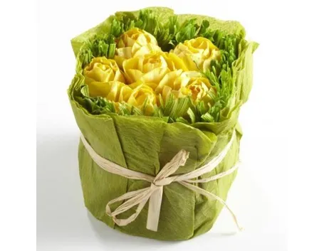 Bouquet di fiori di carta crespa