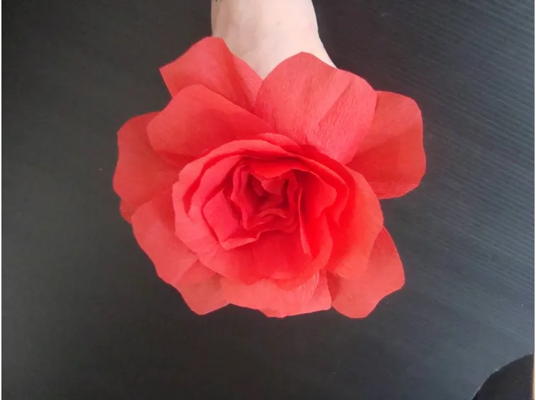 Rosa di carta crespa