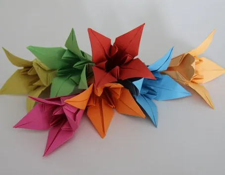 Composizione di fiori origami