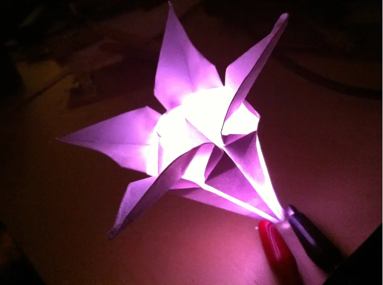 Fiore origami con luce