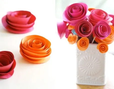 Bouquet di rose arancio e fucsia realizzate con cartapesta