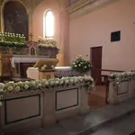 Composizioni floreali in chiesa semplici