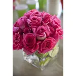 Centrotavola in vaso di rose rosa