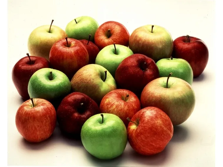 Diverse varietà di mele