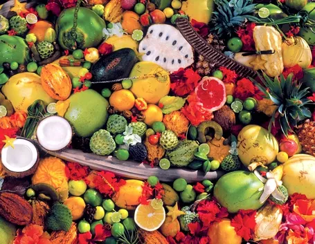 Numerose varietà di frutti esotici