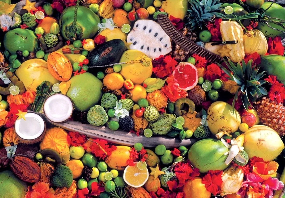 Numerose varietà di frutti esotici