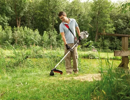 Giardiniere al lavoro