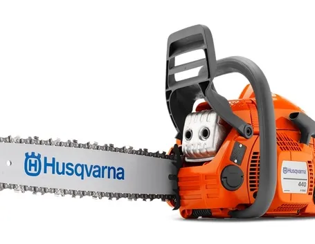 Una motosega Husqvarna multiuso