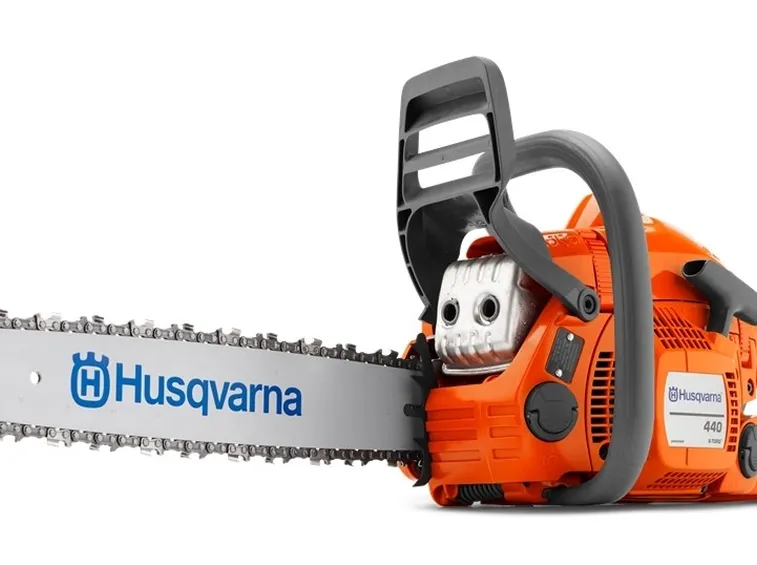 Una motosega Husqvarna multiuso