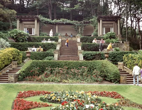 Esempio di giardino all'italiana su diversi livelli