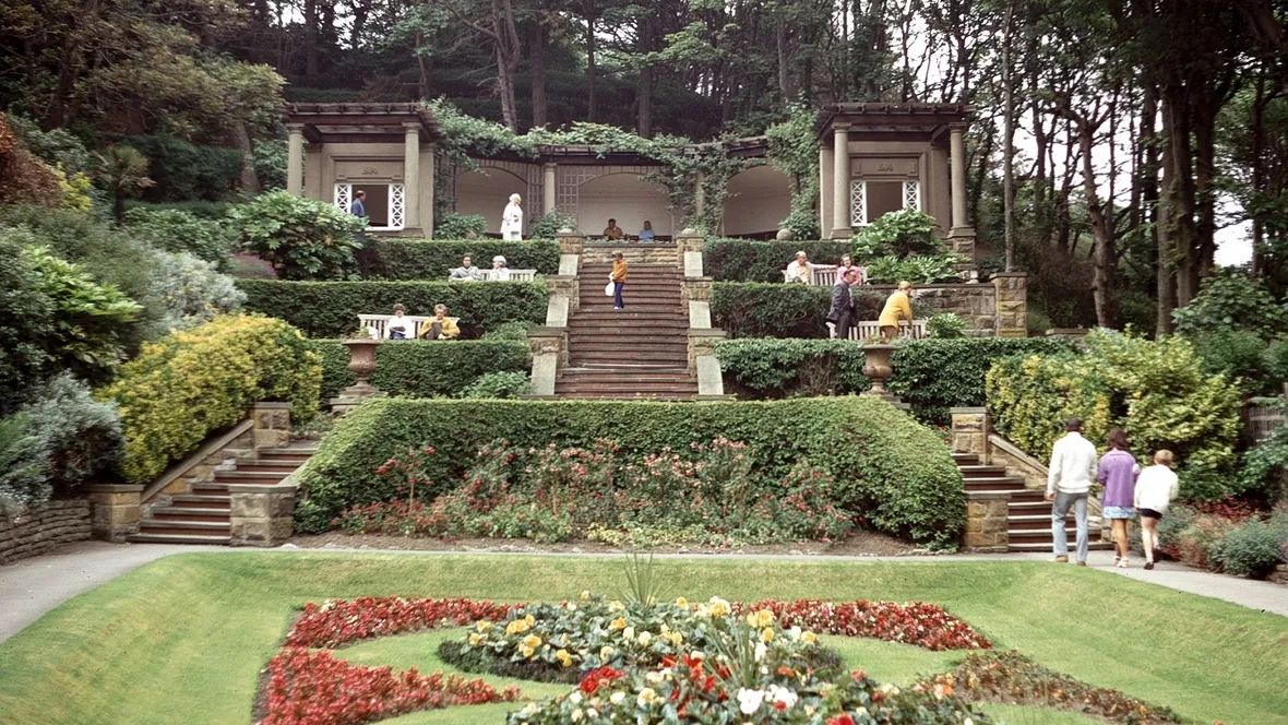 Esempio di giardino all'italiana su diversi livelli