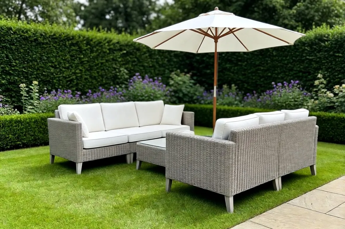 set da giardino con divano