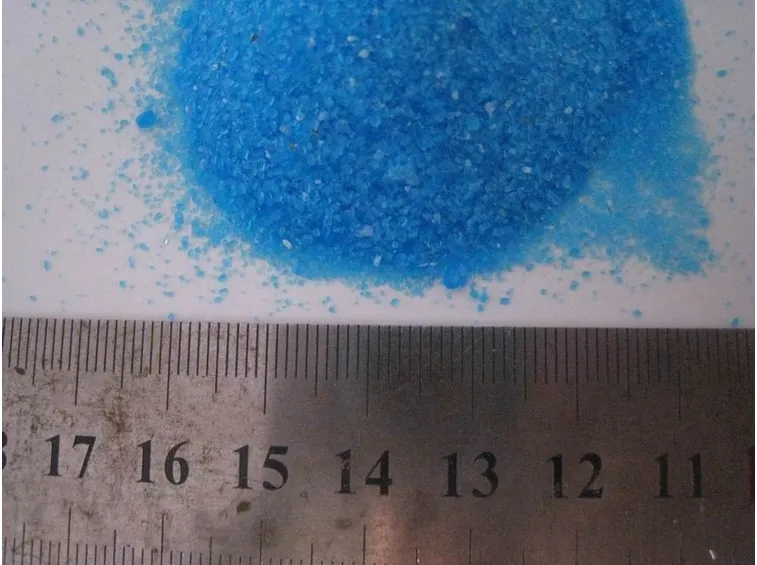 Cristalli di solfato di rame