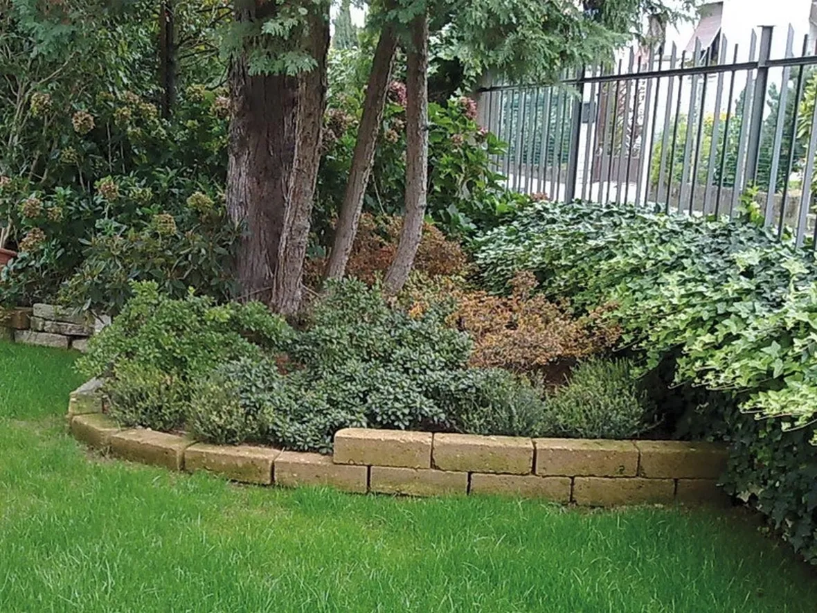 aiuola giardino casa