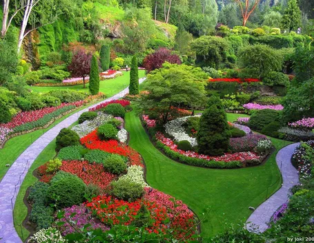 Grande giardino fiorito