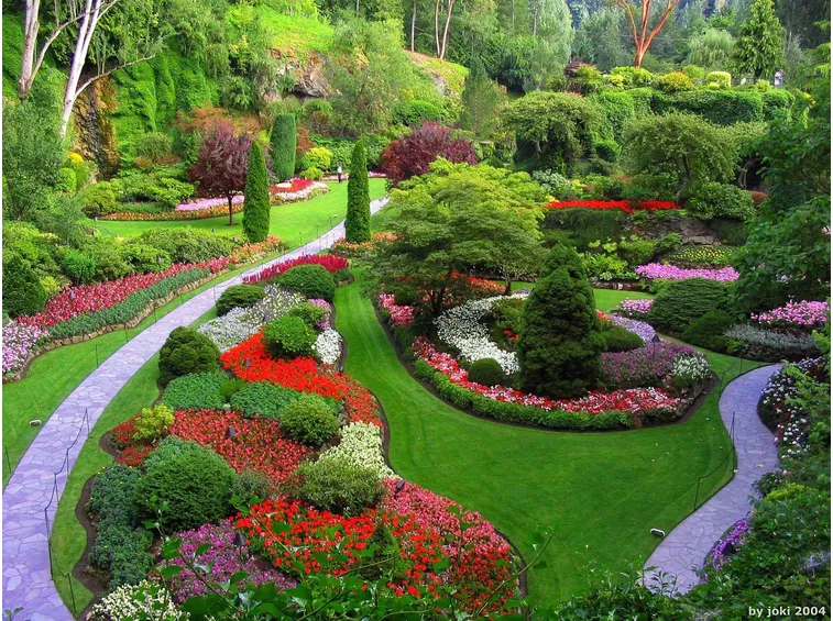 Grande giardino fiorito
