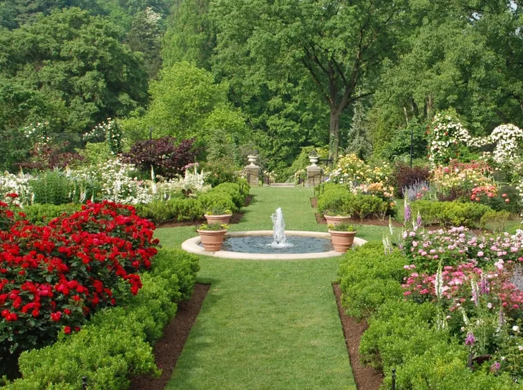 Esempio di giardino con fontana