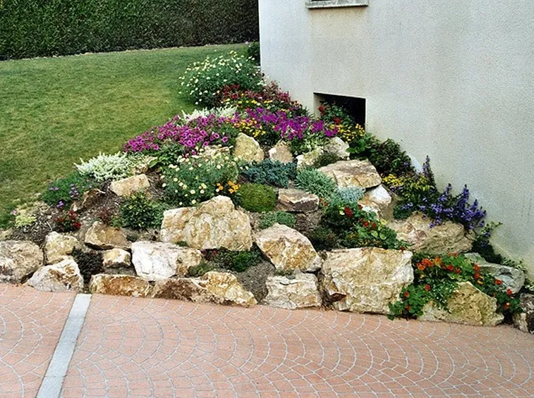 Angolo con giardino