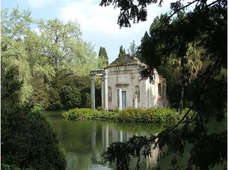 Giardino verde all'inglese