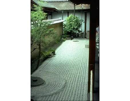 giardino zen interno