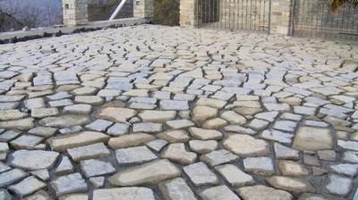 pavimento in pietra da esterno