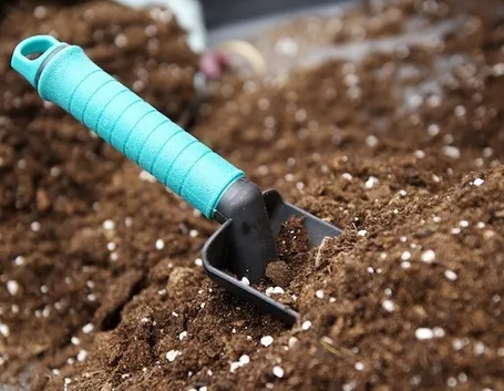Preparazione fondo del giardino