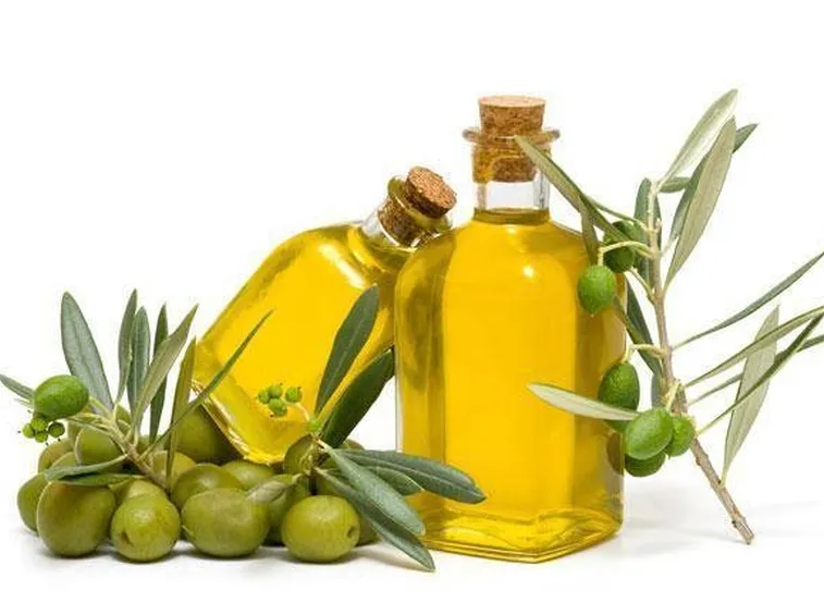 Le olive e l'olio d'oliva ottenuto