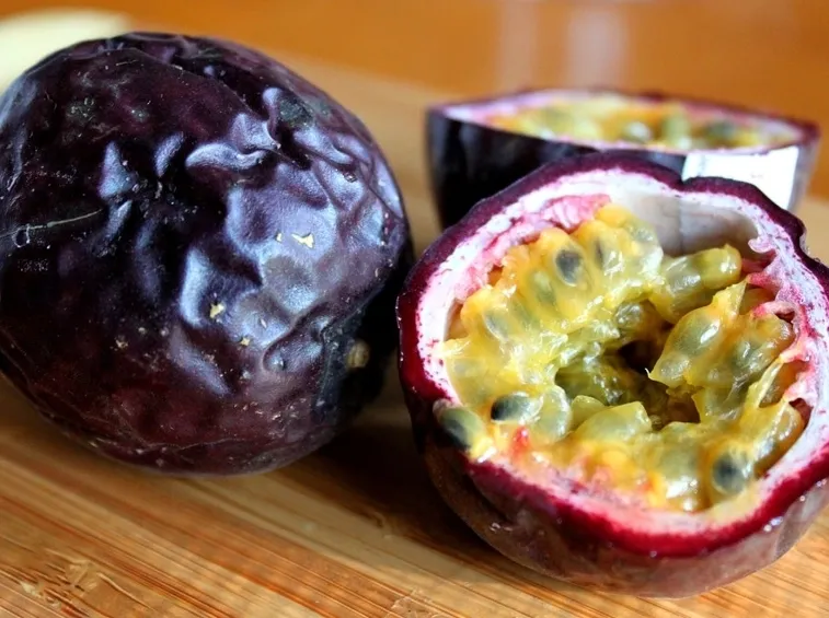 L'interno del frutto della passiflora