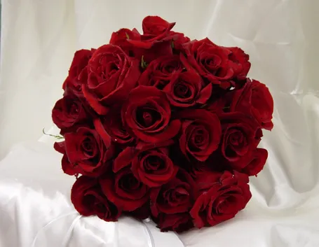 Immagine di un bouquet di rose rosse