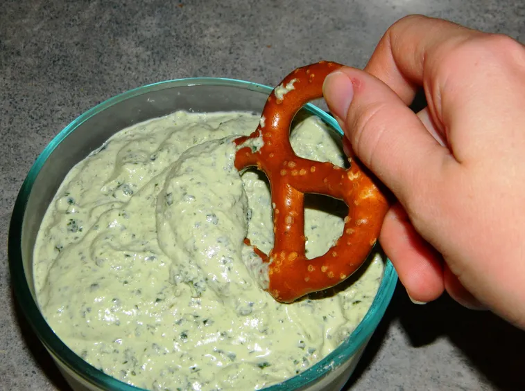 Salsa al basilico greco e yogurt