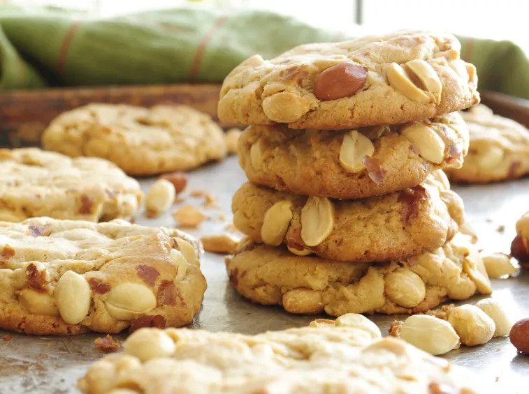 Biscotti con arachidi tostate
