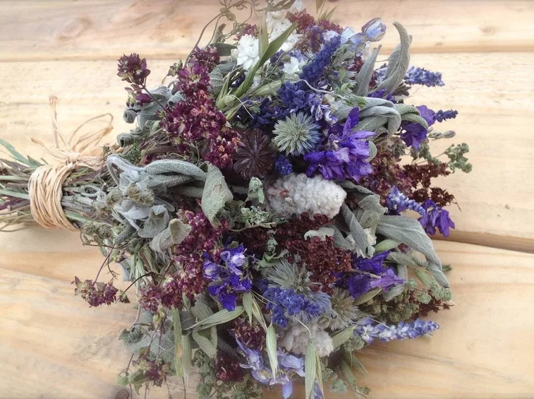 Composizioni di fiori secchi semplici