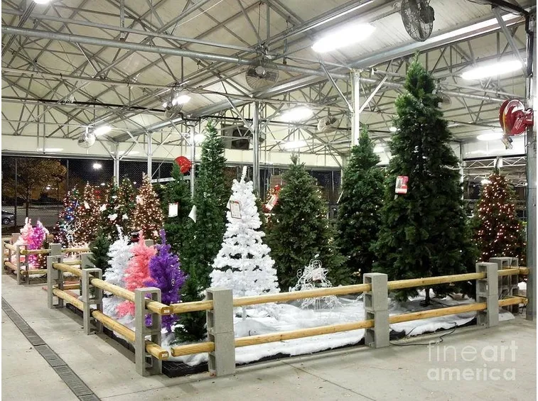 Assortimento di alberi di Natale finti