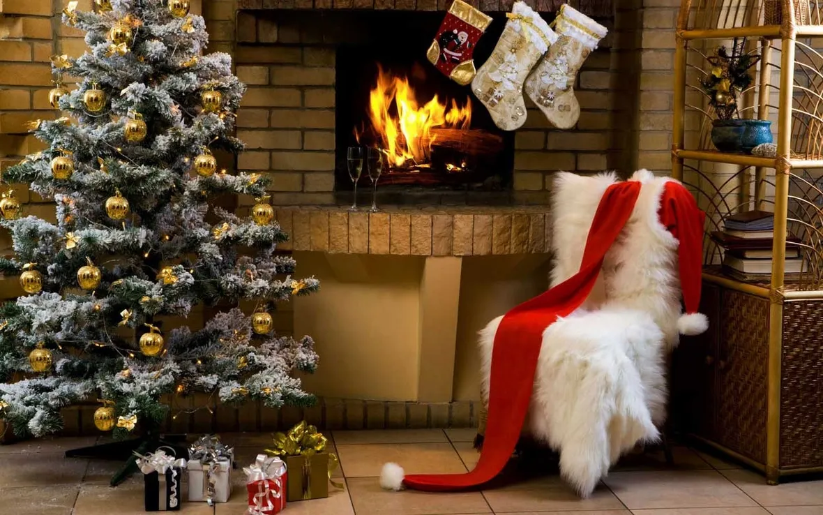 Un esempio di albero di Natale finto
