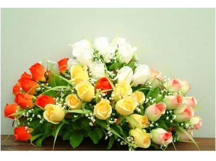 Centrotavola di fiori finti