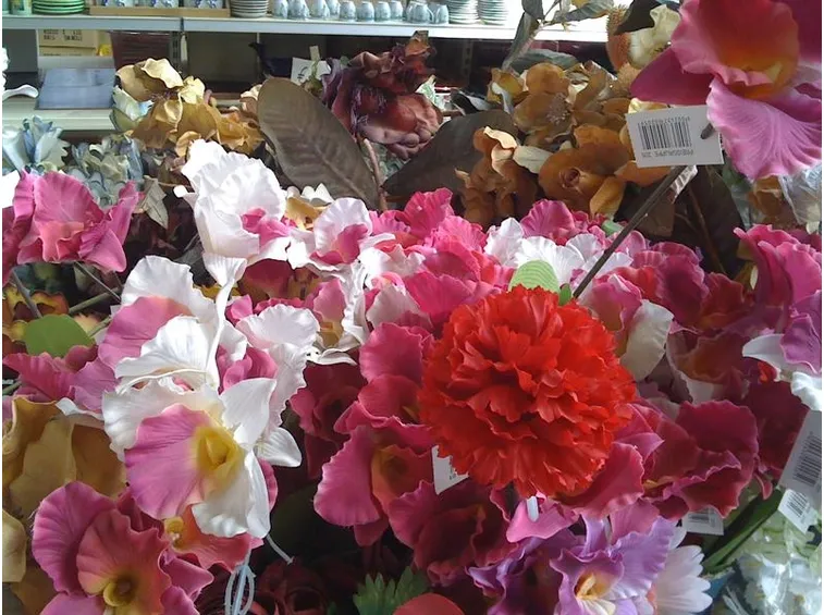Insieme di fiori finti