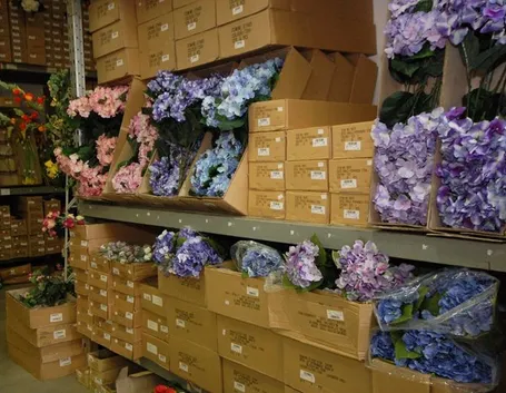 Un magazzino di fiori artificiali